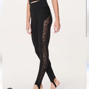 Lululemon Hold On Tight Size 6 EUC